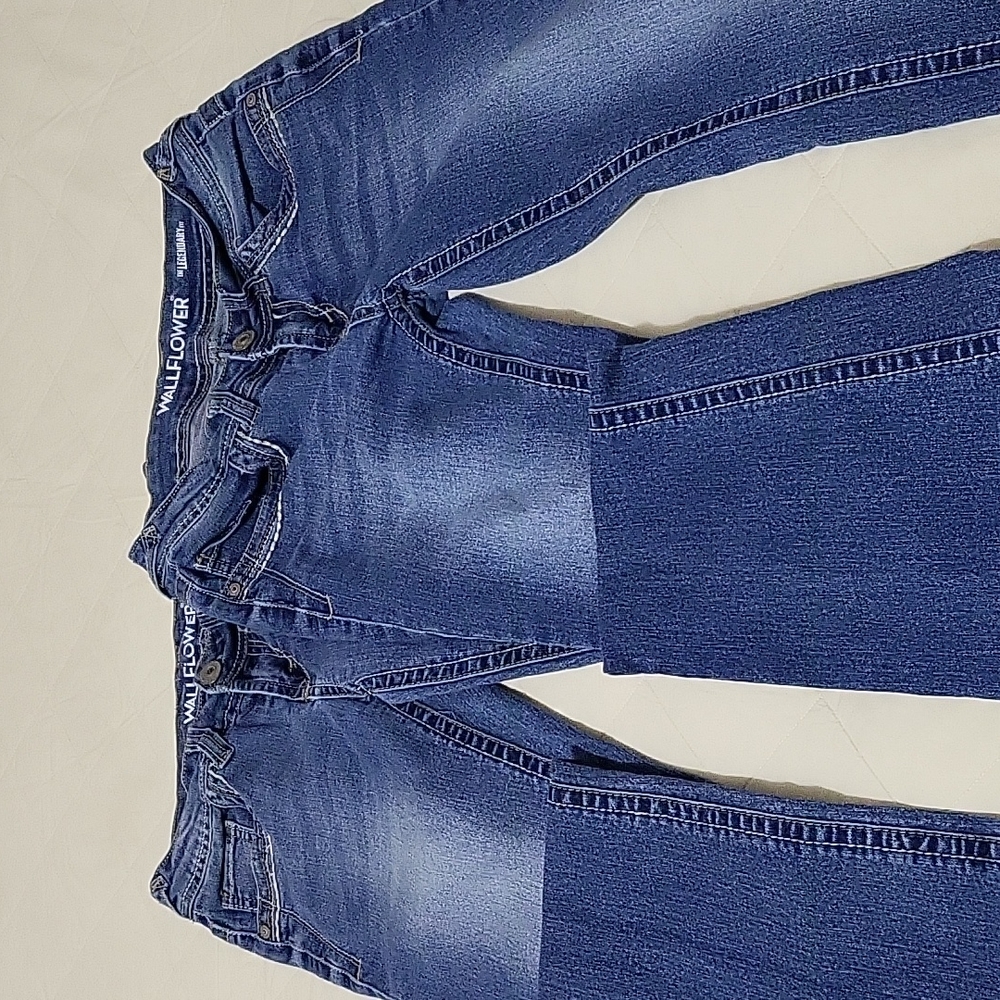 2 pairs Wallflower jeans